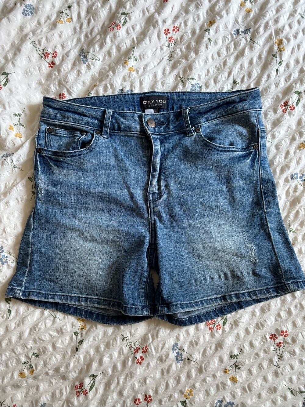 ONLY Mid-Rise Denim Shorts in Blue